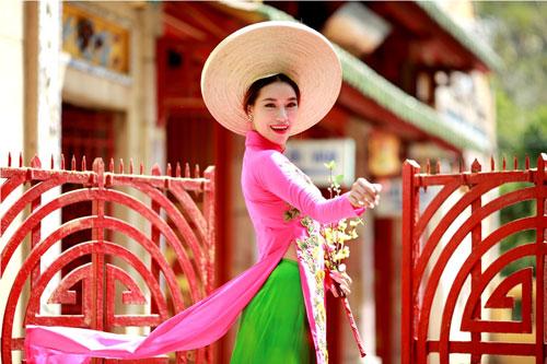 Trương Tâm Nhi: “Tôi dùng dao kéo để chạy trốn quá khứ” - 2