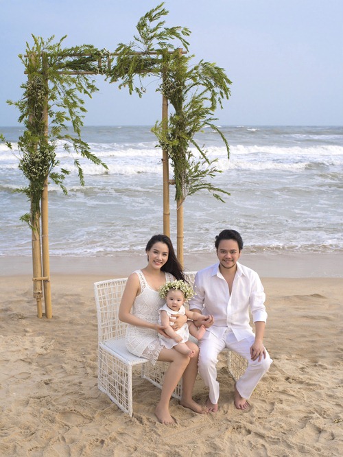 Vợ chồng Trang Nhung khoe ảnh cưới chụp cùng con gái - 3