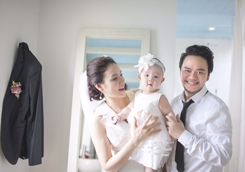 Vợ chồng Trang Nhung khoe ảnh cưới chụp cùng con gái - 7