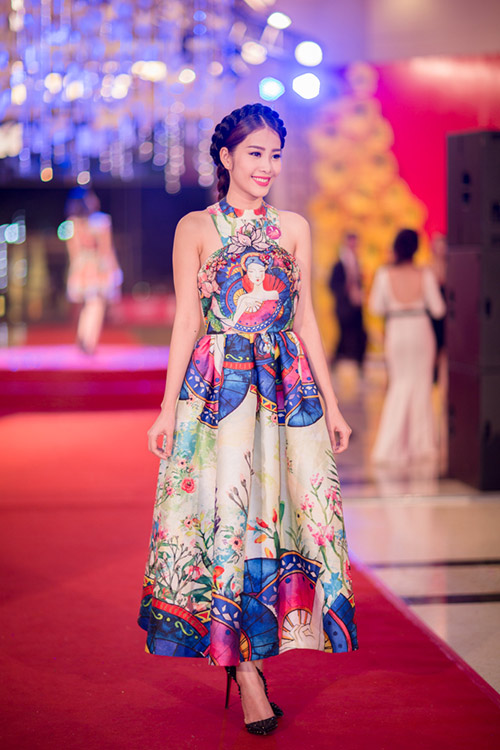 Hoa khôi Nam Em, Hà Thu xinh đẹp nổi bật trên thảm đỏ - 2
