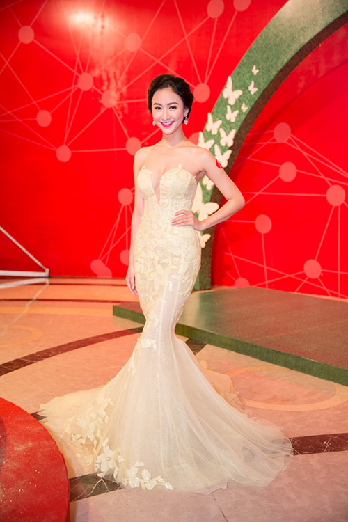 Hoa khôi Nam Em, Hà Thu xinh đẹp nổi bật trên thảm đỏ - 7