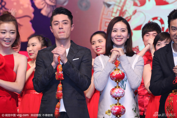 Tạ Đình Phong dùng xe vợ cũ tặng đi làm - 5