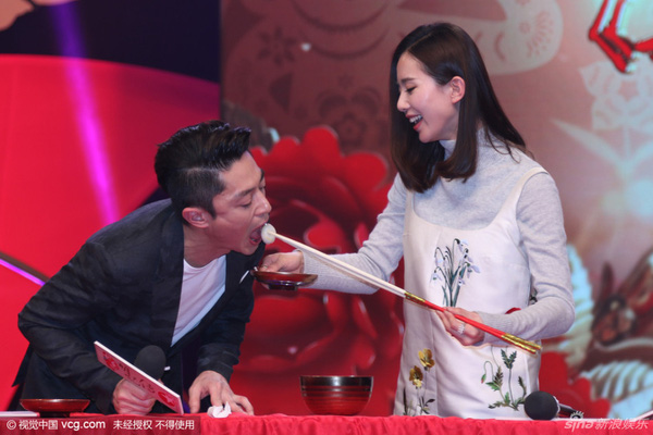 Tạ Đình Phong dùng xe vợ cũ tặng đi làm - 6