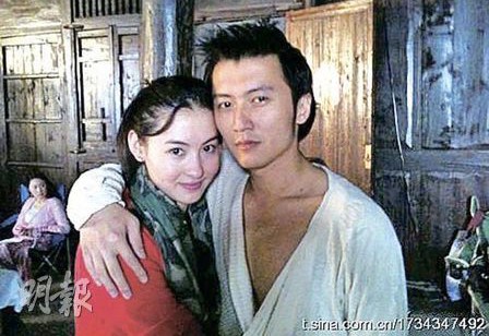 Tạ Đình Phong dùng xe vợ cũ tặng đi làm - 2