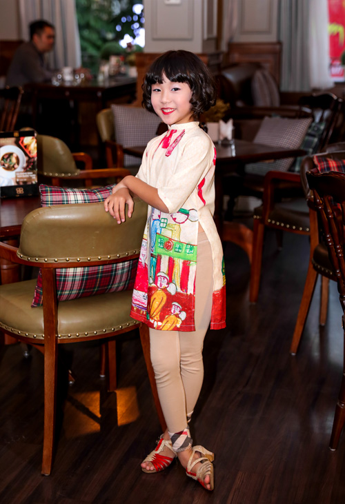Con gái Thái Thùy Linh điệu đà trong tà áo dài - 7