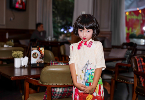 Con gái Thái Thùy Linh điệu đà trong tà áo dài - 9