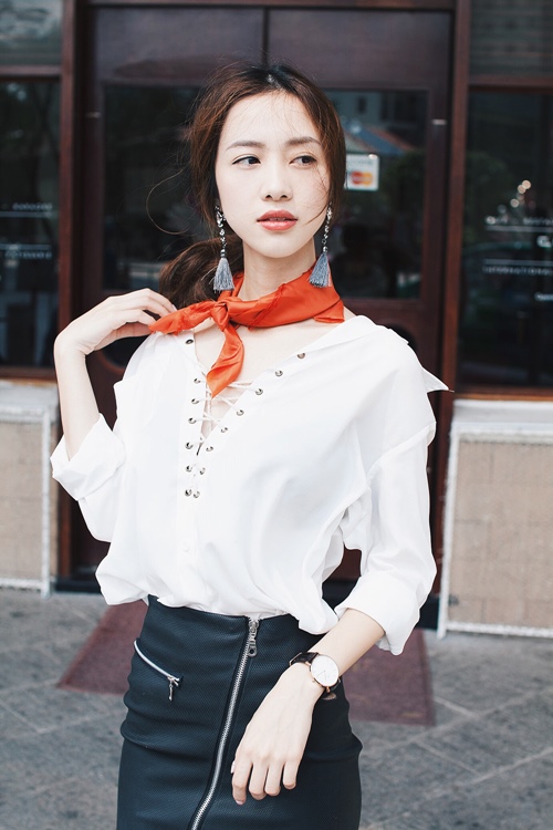 Đeo vòng chocker và khăn quấn cổ chất như Jun Vũ - 7