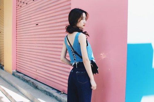 Đeo vòng chocker và khăn quấn cổ chất như Jun Vũ - 2
