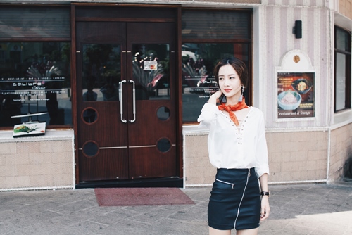 Đeo vòng chocker và khăn quấn cổ chất như Jun Vũ - 4