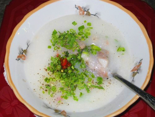 Ngon như hàng cháo sườn 20 nghìn một bát ở chợ Tân Định