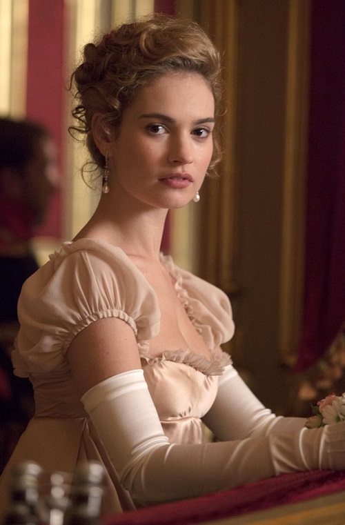 quot;Lọ Lemquot; Lily James: “2016, tôi thôi quot;hành hạquot; bản thân” - 1