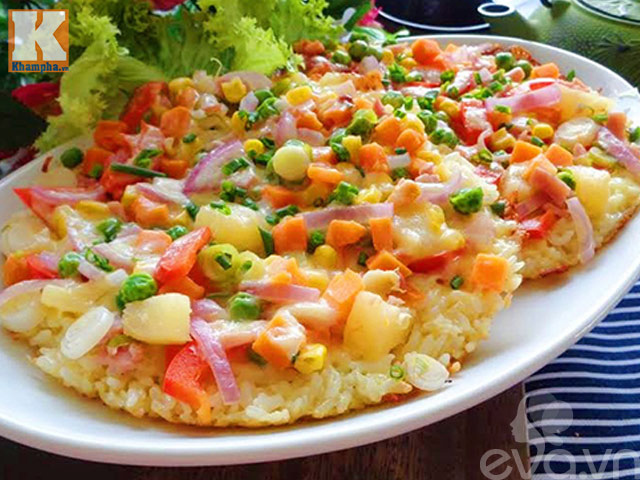 Tận dụng cơm nguội thừa làm bánh pizza cơm cháy