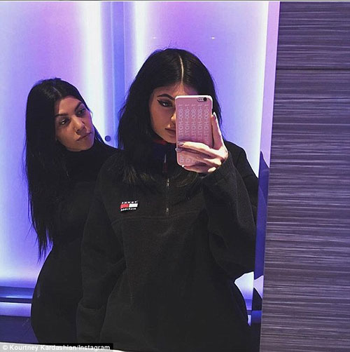 Gương mặt quot;lạquot; của Kim Kardashian khiến fan giật mình - 5