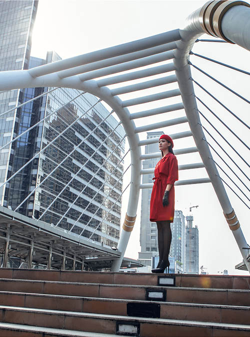 Phạm Hương, Thanh Hằng đi giày thể thao vẫn đẹp phát ghen - 6