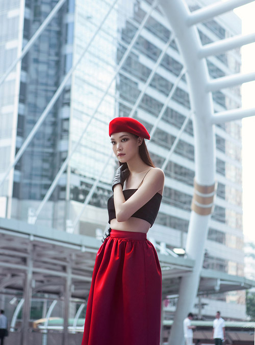 Phạm Hương, Thanh Hằng đi giày thể thao vẫn đẹp phát ghen - 5