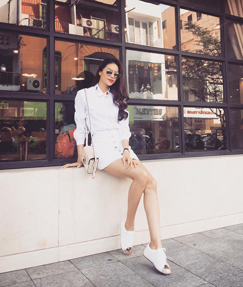 Phạm Hương, Thanh Hằng đi giày thể thao vẫn đẹp phát ghen - 1