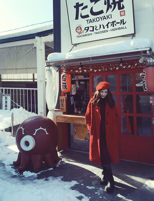 Phạm Hương, Thanh Hằng đi giày thể thao vẫn đẹp phát ghen - 8