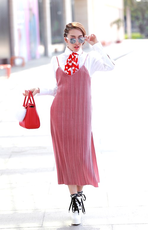 Phạm Hương, Thanh Hằng đi giày thể thao vẫn đẹp phát ghen - 18