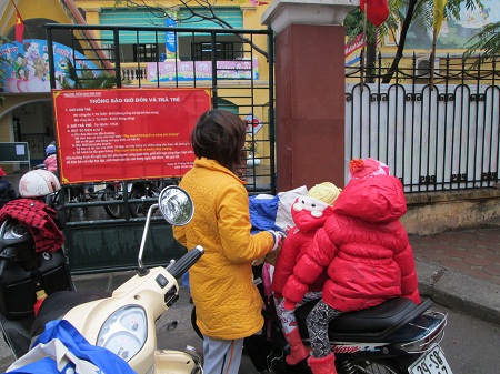 Bố mẹ cãi nhau trong ngày đầu con nghỉ học vì rét - 1