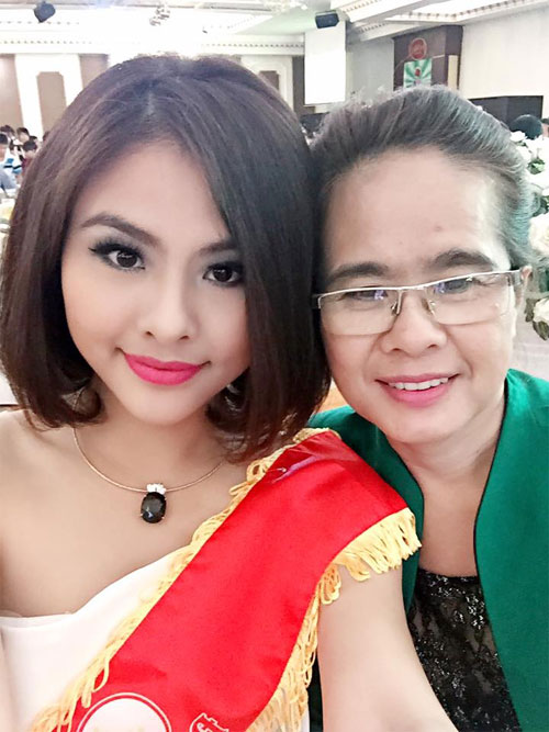 Hoa hậu Phạm Hương rạng rỡ vi vu ở Thượng Hải - 11