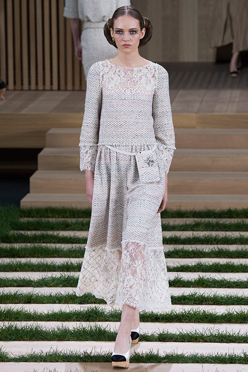 Cara Delevingne mặc xuyên thấu táo bạo xem show Chanel - 4