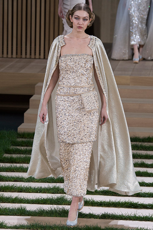 Cara Delevingne mặc xuyên thấu táo bạo xem show Chanel - 13