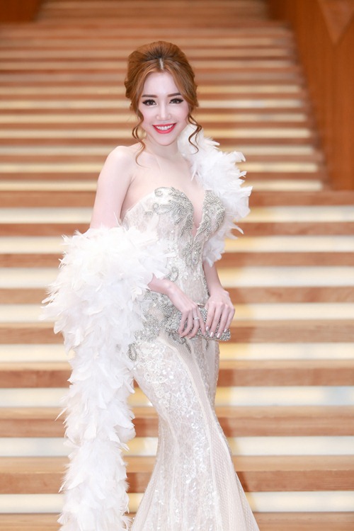 Elly Trần khoe nhan sắc mặn mà hậu sinh nở - 3
