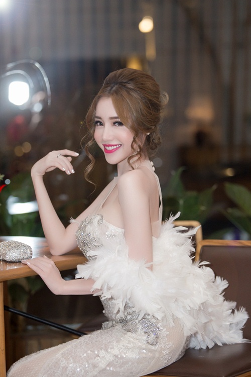 Elly Trần khoe nhan sắc mặn mà hậu sinh nở - 7