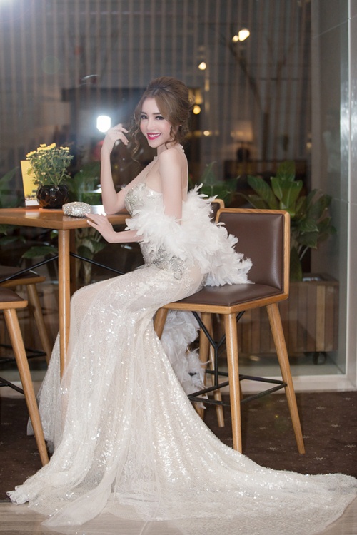 Elly Trần khoe nhan sắc mặn mà hậu sinh nở - 8