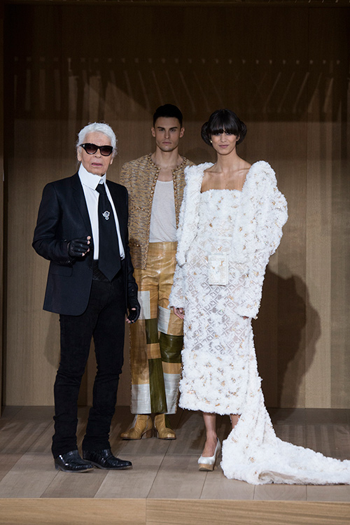 Cara Delevingne mặc xuyên thấu táo bạo xem show Chanel - 19