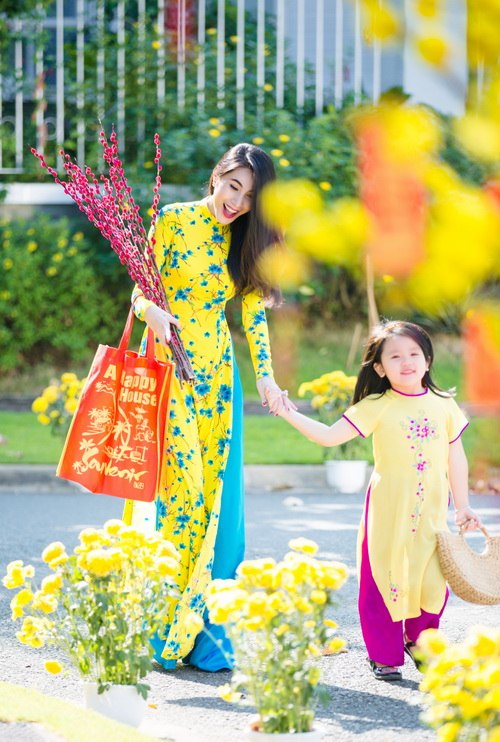 Thủy Tiên lần đầu khoe mẹ trong biệt thự triệu đô - 11
