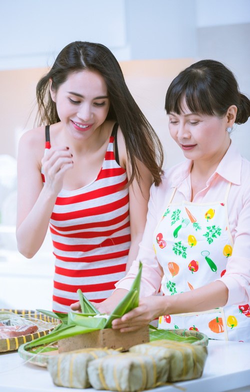Thủy Tiên lần đầu khoe mẹ trong biệt thự triệu đô - 5