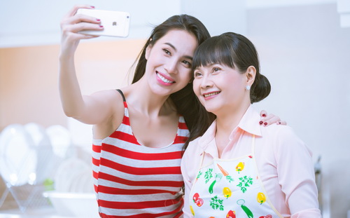 Thủy Tiên lần đầu khoe mẹ trong biệt thự triệu đô - 6