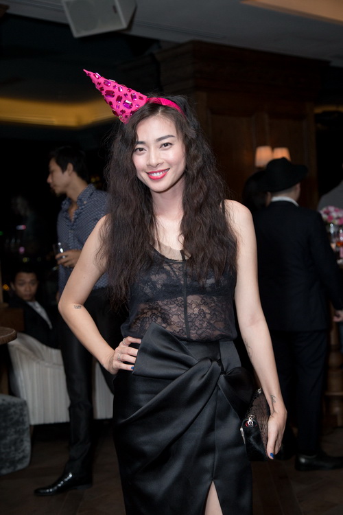 Ngô Thanh Vân gợi cảm quot;quậy tưngquot; bên Hà Anh - 1