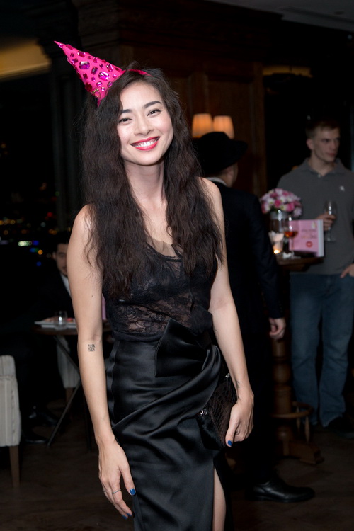 Ngô Thanh Vân gợi cảm quot;quậy tưngquot; bên Hà Anh - 2