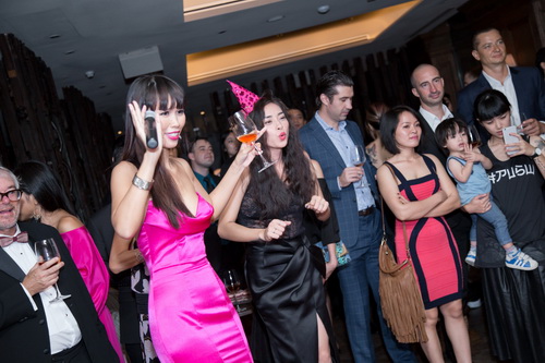 Ngô Thanh Vân gợi cảm quot;quậy tưngquot; bên Hà Anh - 6