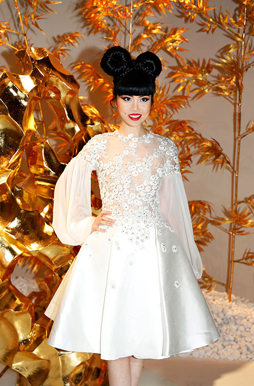 Á hậu Thúy Vân và MC Mạnh Cường đón Tết cùng công nhân - 17