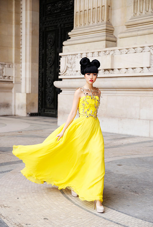 Á hậu Thúy Vân và MC Mạnh Cường đón Tết cùng công nhân - 15