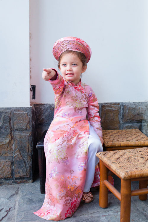 Tôm - Tép nhà Hồng Nhung xinh xắn diện áo dài Đức Hùng - 10