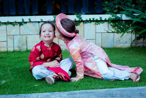 Tôm - Tép nhà Hồng Nhung xinh xắn diện áo dài Đức Hùng - 15