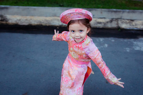 Tôm - Tép nhà Hồng Nhung xinh xắn diện áo dài Đức Hùng - 18