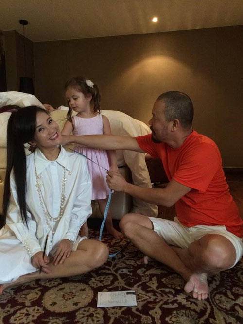 Tôm - Tép nhà Hồng Nhung xinh xắn diện áo dài Đức Hùng - 1