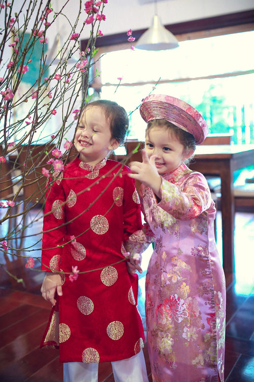 Tôm - Tép nhà Hồng Nhung xinh xắn diện áo dài Đức Hùng - 8