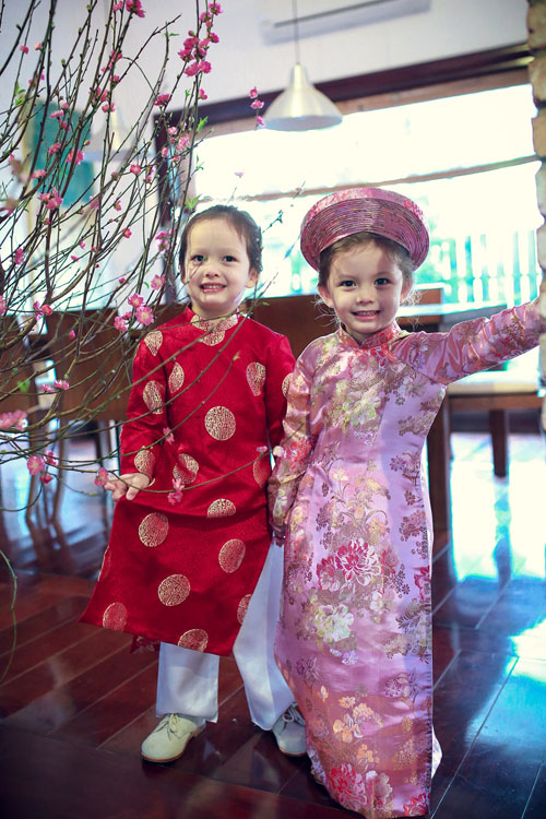 Tôm - Tép nhà Hồng Nhung xinh xắn diện áo dài Đức Hùng - 9