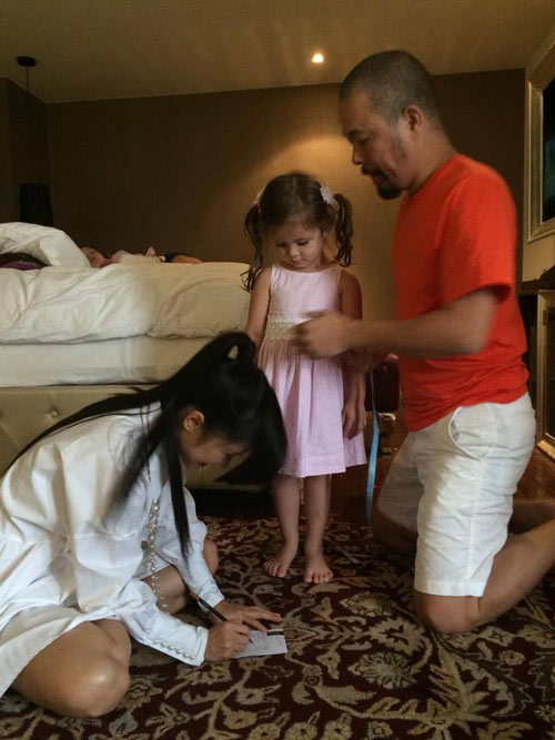 Tôm - Tép nhà Hồng Nhung xinh xắn diện áo dài Đức Hùng - 2