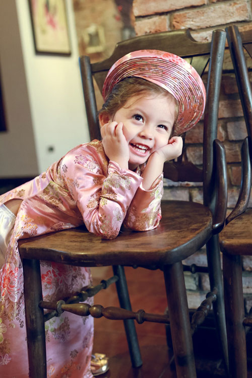 Tôm - Tép nhà Hồng Nhung xinh xắn diện áo dài Đức Hùng - 7