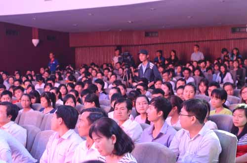 TP. HCM: Tặng 1.000 phần quà cho sinh viên đón Tết xa nhà - 2