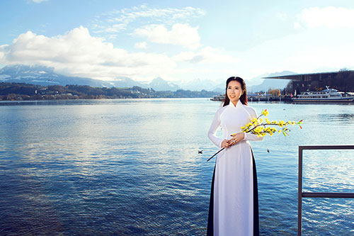 Hoa khôi doanh nhân khoe vẻ đẹp áo dài giữa trời Âu - 12