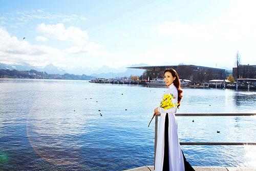 Hoa khôi doanh nhân khoe vẻ đẹp áo dài giữa trời Âu - 13