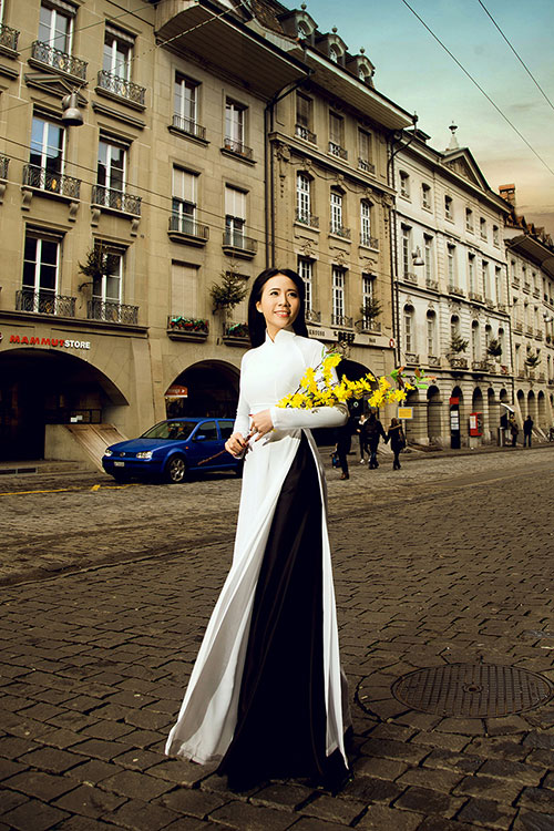 Hoa khôi doanh nhân khoe vẻ đẹp áo dài giữa trời Âu - 3